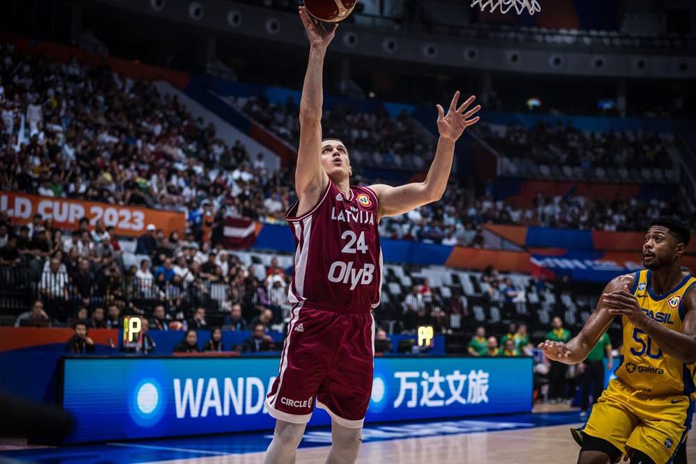 骆大娥道：没事儿没事儿，那里还有虎肉，等会晌午烧来吃。